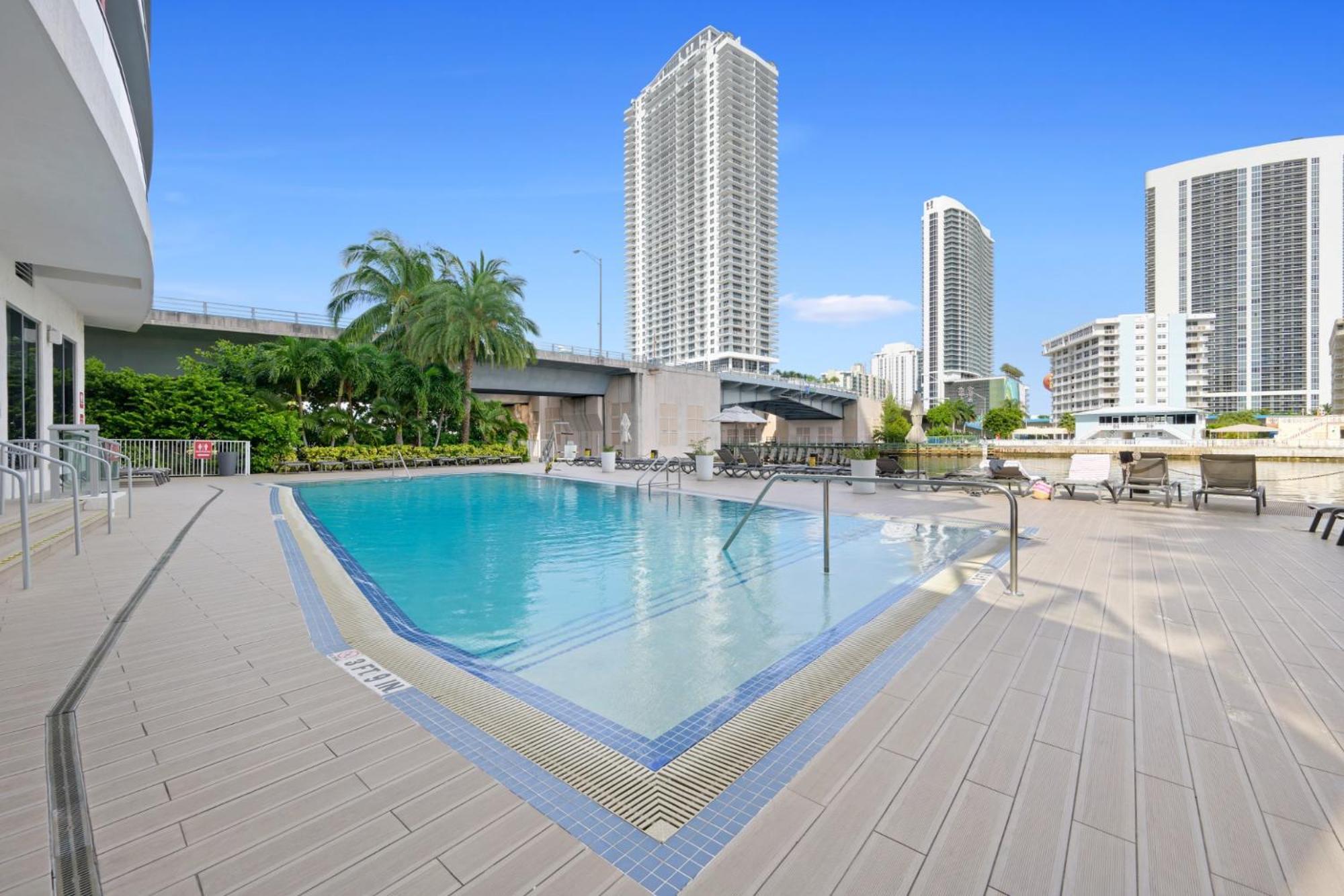 Hallandale Sky Water View Hallandale Beach Εξωτερικό φωτογραφία